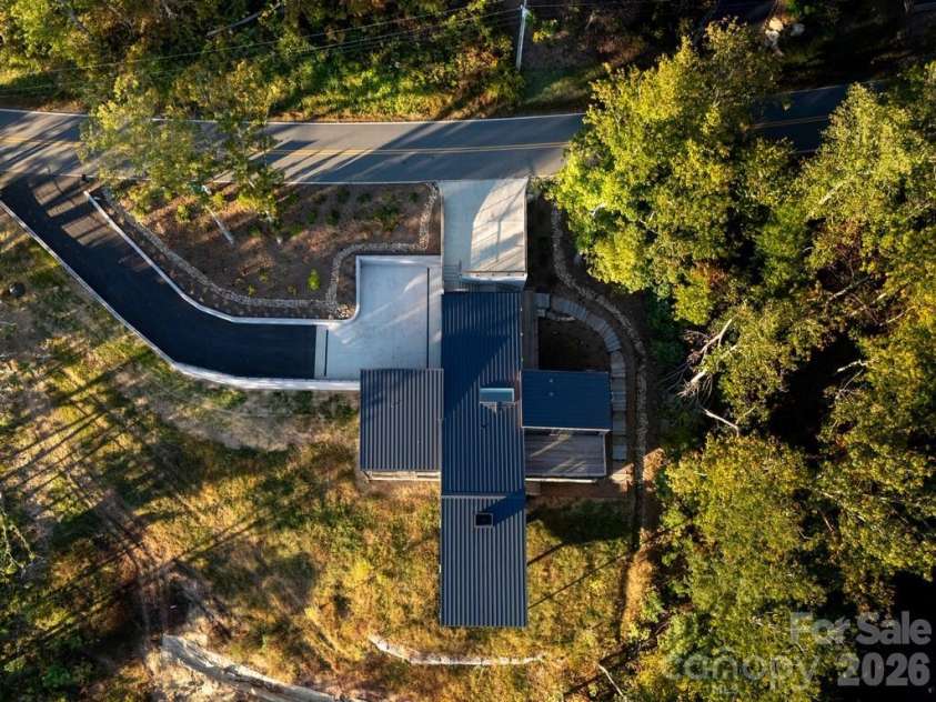 641 Elk Mountain Scenic Highway, Asheville, NC 28804.  MLS# CAR4364481, YatesRealty ID 16249. © David Sundberg/Esto