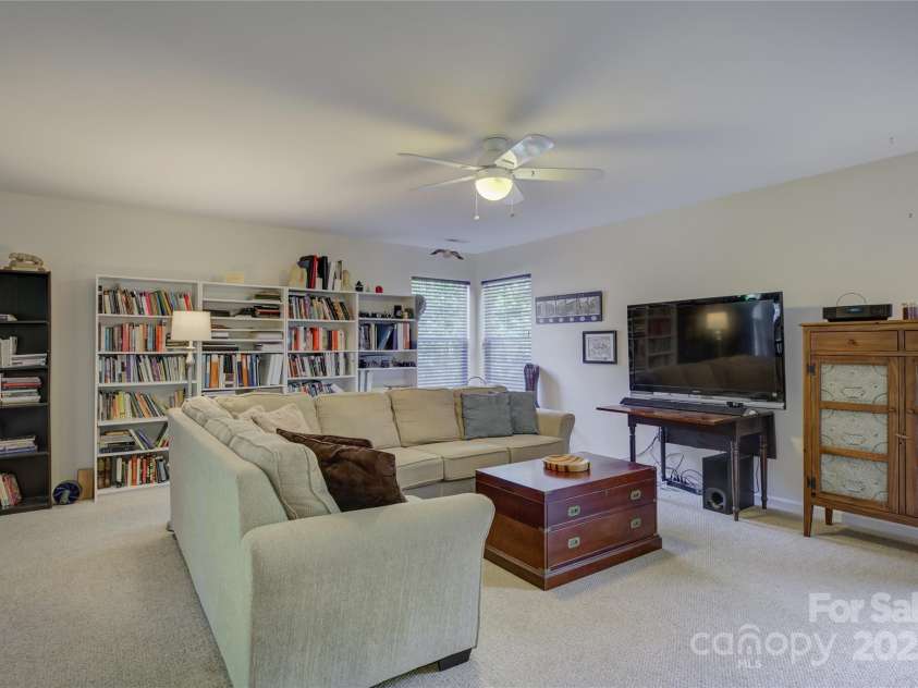 12125 Mountainside Lane, Charlotte, NC 28278.  MLS# CAR4259975, YatesRealty ID 16251. 2nd floor bonus room with extra storage