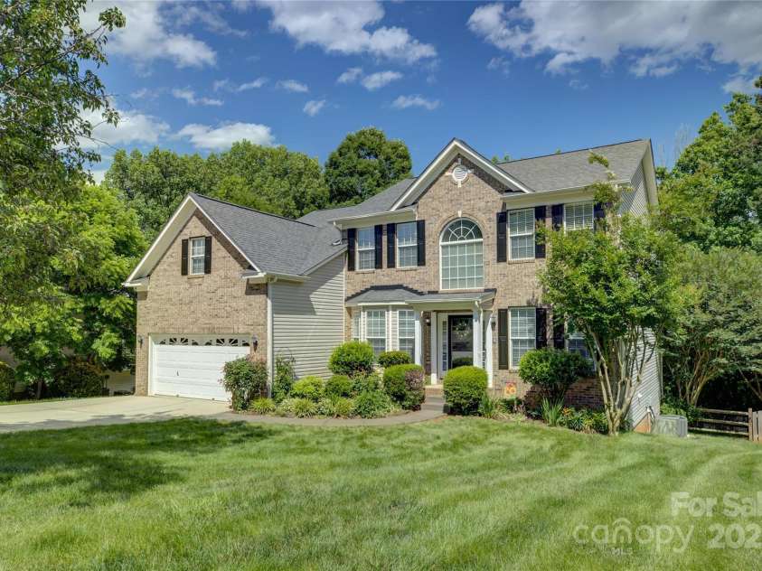 12125 Mountainside Lane, Charlotte, NC 28278.  MLS# CAR4259975, YatesRealty ID 16251. 