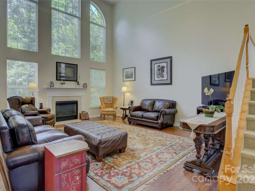 12125 Mountainside Lane, Charlotte, NC 28278.  MLS# CAR4259975, YatesRealty ID 16251. 