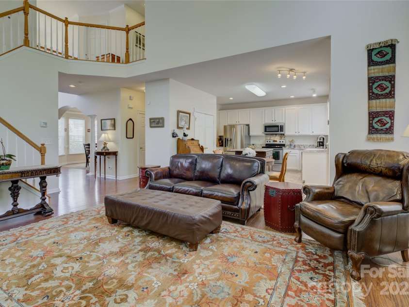 12125 Mountainside Lane, Charlotte, NC 28278.  MLS# CAR4259975, YatesRealty ID 16251. 