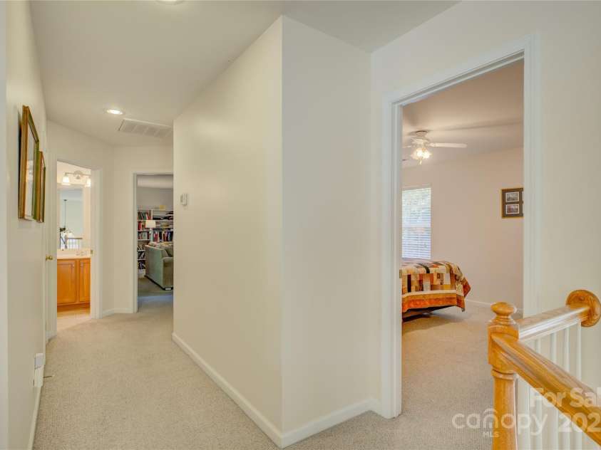 12125 Mountainside Lane, Charlotte, NC 28278.  MLS# CAR4259975, YatesRealty ID 16251. 
