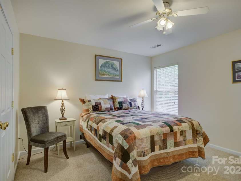 12125 Mountainside Lane, Charlotte, NC 28278.  MLS# CAR4259975, YatesRealty ID 16251. 