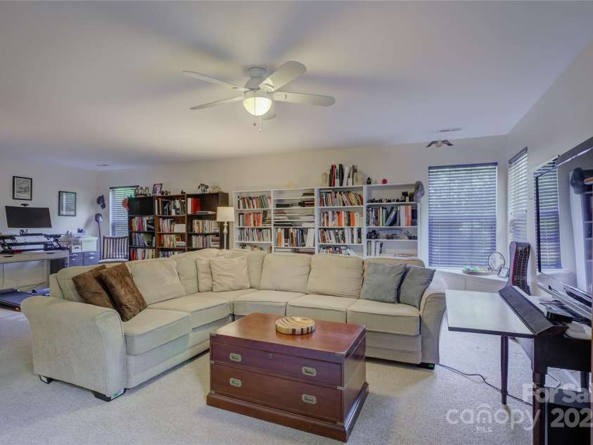 12125 Mountainside Lane, Charlotte, NC 28278.  MLS# CAR4259975, YatesRealty ID 16251. 