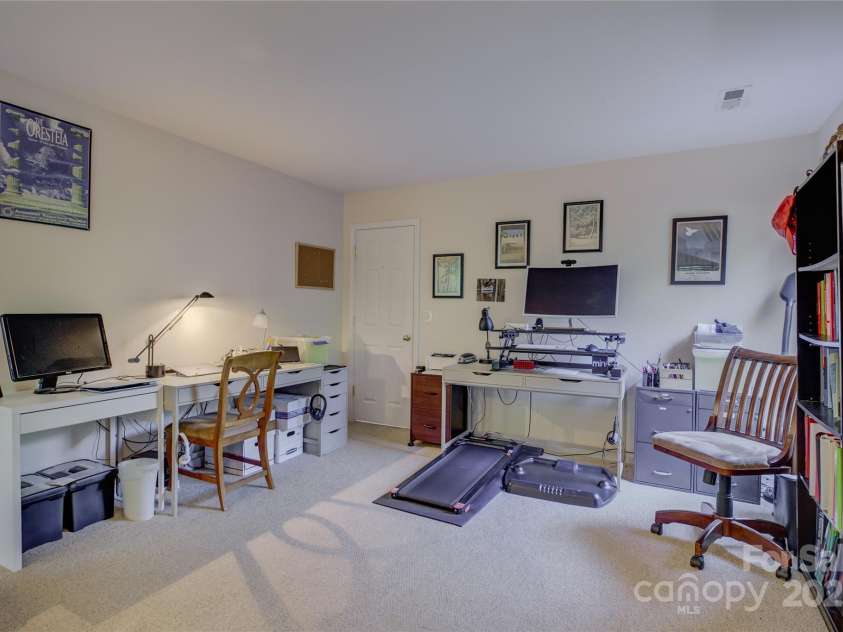 12125 Mountainside Lane, Charlotte, NC 28278.  MLS# CAR4259975, YatesRealty ID 16251. 