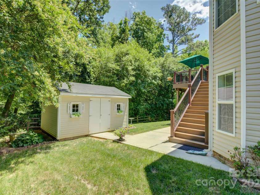12125 Mountainside Lane, Charlotte, NC 28278.  MLS# CAR4259975, YatesRealty ID 16251. 
