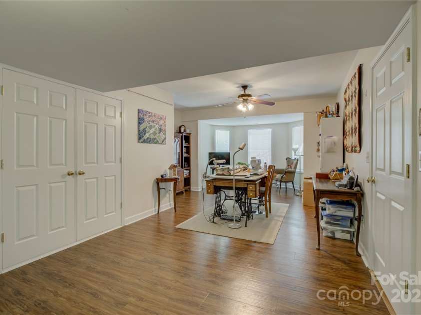 12125 Mountainside Lane, Charlotte, NC 28278.  MLS# CAR4259975, YatesRealty ID 16251. 