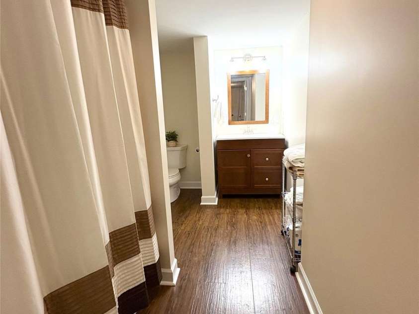 12125 Mountainside Lane, Charlotte, NC 28278.  MLS# CAR4259975, YatesRealty ID 16251. Basement full bath
