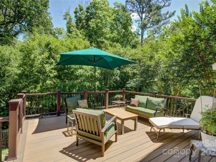 12125 Mountainside Lane, Charlotte, NC 28278.  MLS# CAR4259975, YatesRealty ID 16251. Great Trex deck over looking the backyard