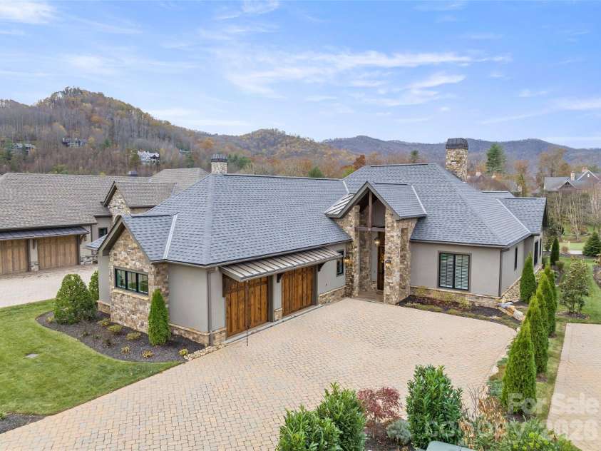11 Haverhill Way, Arden, NC 28704.  MLS# CAR4359854, YatesRealty ID 16252. 