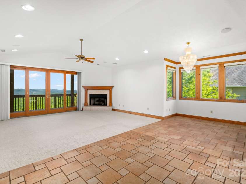 117 Distant View Drive, Asheville, NC 28803.  MLS# CAR4253814, YatesRealty ID 16253. 