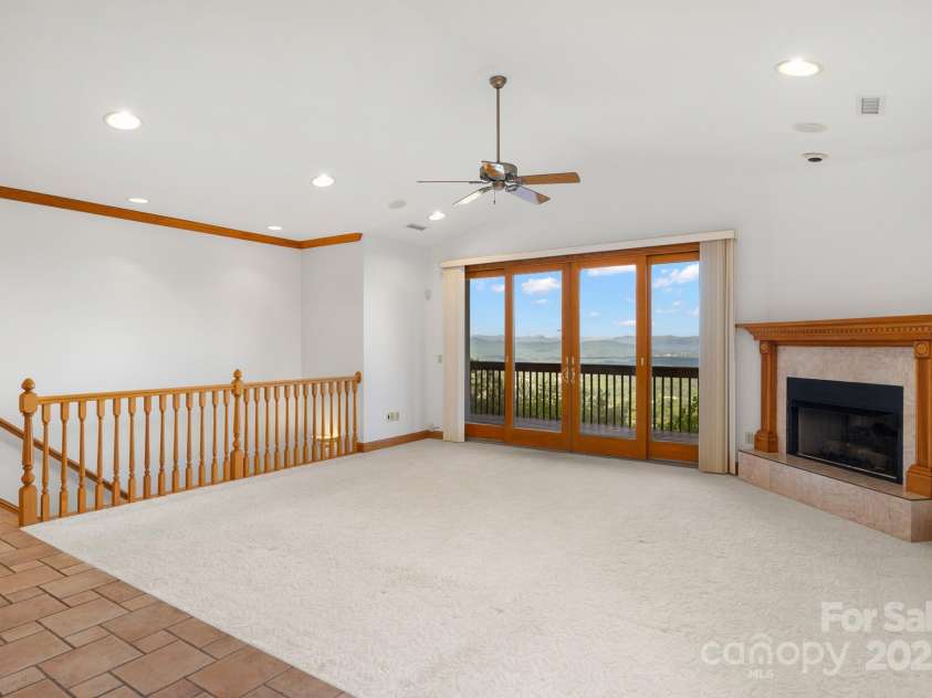 117 Distant View Drive, Asheville, NC 28803.  MLS# CAR4253814, YatesRealty ID 16253. 