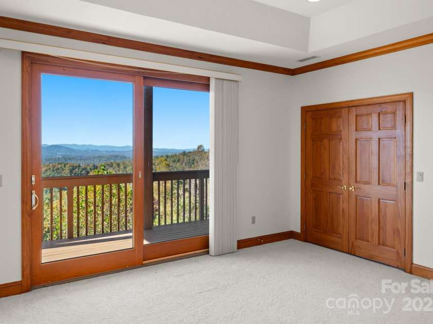 117 Distant View Drive, Asheville, NC 28803.  MLS# CAR4253814, YatesRealty ID 16253. 