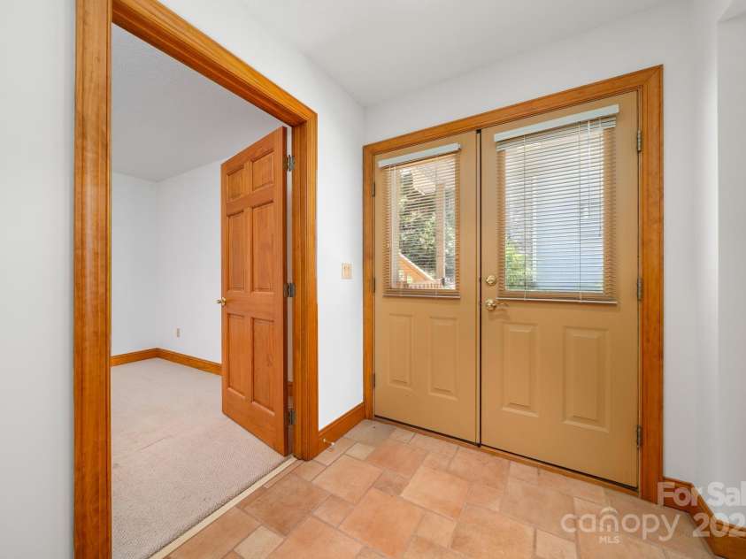 117 Distant View Drive, Asheville, NC 28803.  MLS# CAR4253814, YatesRealty ID 16253. Each level has an interior access and dedicated exterior access.
