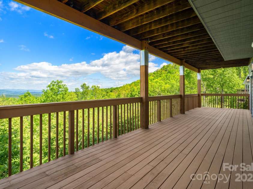 117 Distant View Drive, Asheville, NC 28803.  MLS# CAR4253814, YatesRealty ID 16253. Middle Level View