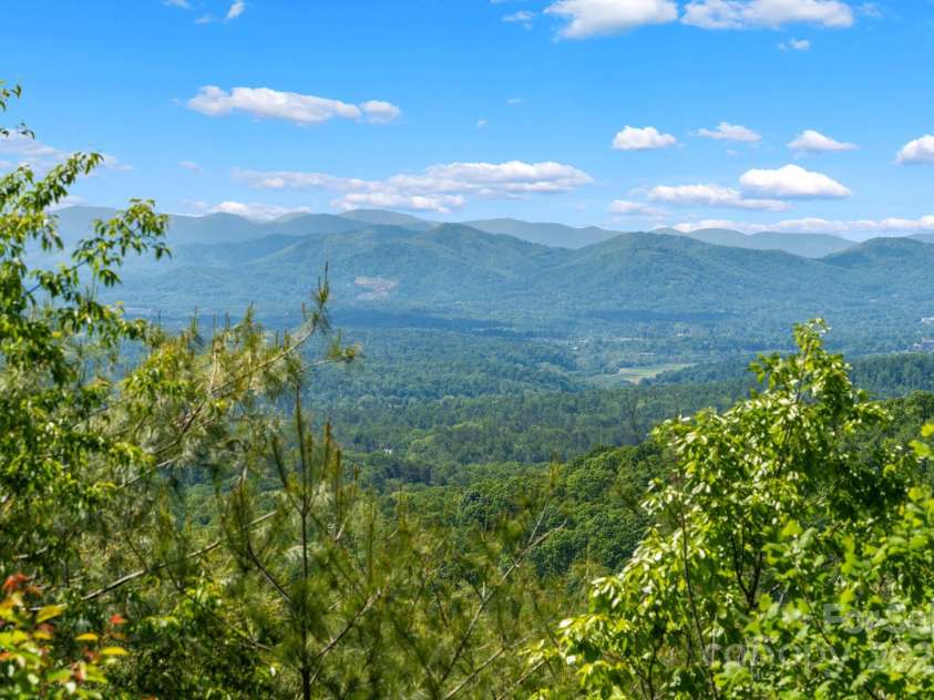 117 Distant View Drive, Asheville, NC 28803.  MLS# CAR4253814, YatesRealty ID 16253. Middle Level View