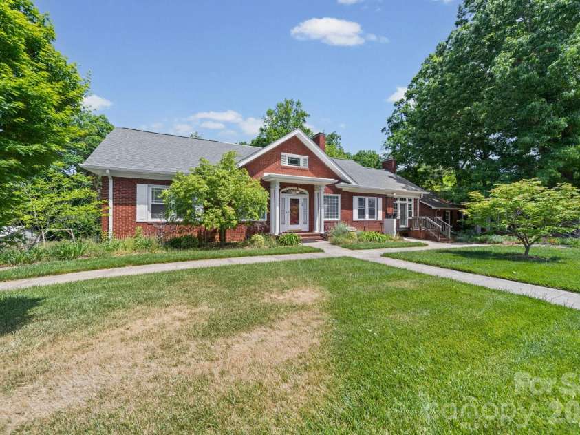 729 Montgomery Avenue, Albemarle, NC 28001.  MLS# CAR4375078, YatesRealty ID 16253. 