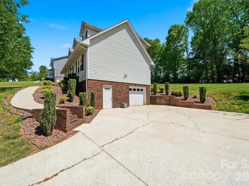 4455 Magnolia Lane, Hudson, NC 28638.  MLS# CAR4375216, YatesRealty ID 16254. 