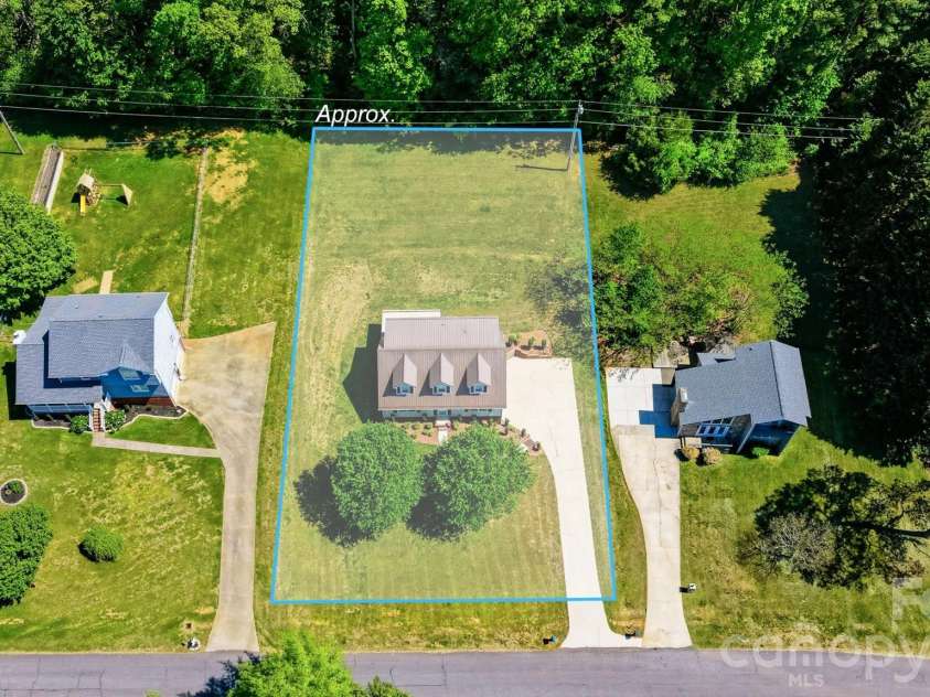 4455 Magnolia Lane, Hudson, NC 28638.  MLS# CAR4375216, YatesRealty ID 16254. 