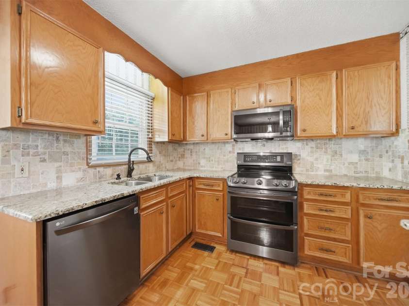 4455 Magnolia Lane, Hudson, NC 28638.  MLS# CAR4375216, YatesRealty ID 16254. 