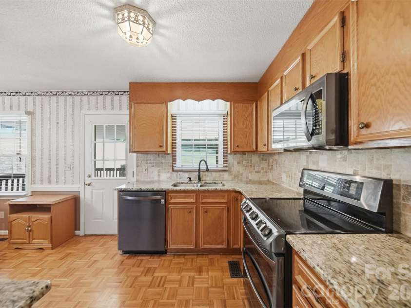 4455 Magnolia Lane, Hudson, NC 28638.  MLS# CAR4375216, YatesRealty ID 16254. 