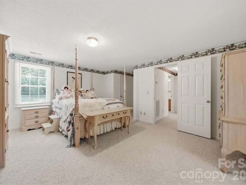 4455 Magnolia Lane, Hudson, NC 28638.  MLS# CAR4375216, YatesRealty ID 16254. 