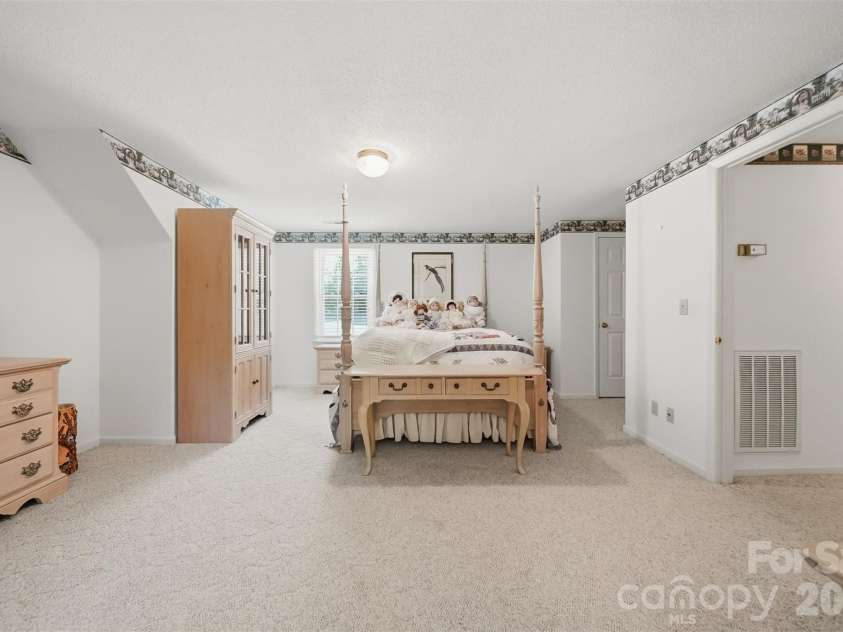 4455 Magnolia Lane, Hudson, NC 28638.  MLS# CAR4375216, YatesRealty ID 16254. 