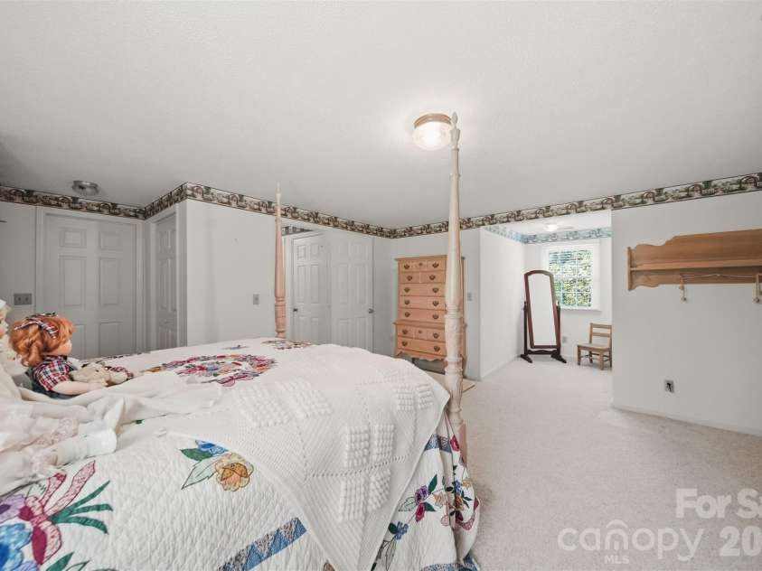 4455 Magnolia Lane, Hudson, NC 28638.  MLS# CAR4375216, YatesRealty ID 16254. 