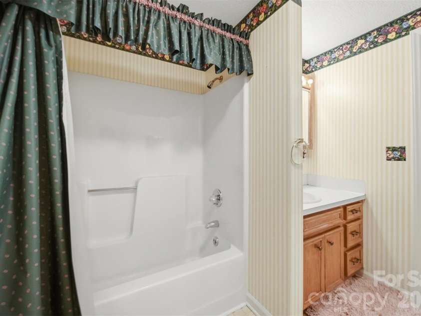 4455 Magnolia Lane, Hudson, NC 28638.  MLS# CAR4375216, YatesRealty ID 16254. 