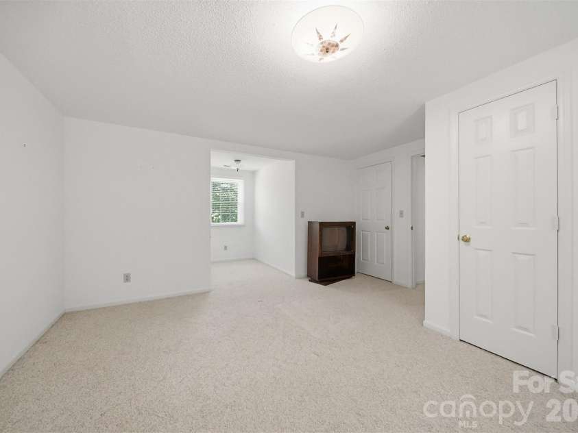4455 Magnolia Lane, Hudson, NC 28638.  MLS# CAR4375216, YatesRealty ID 16254. 