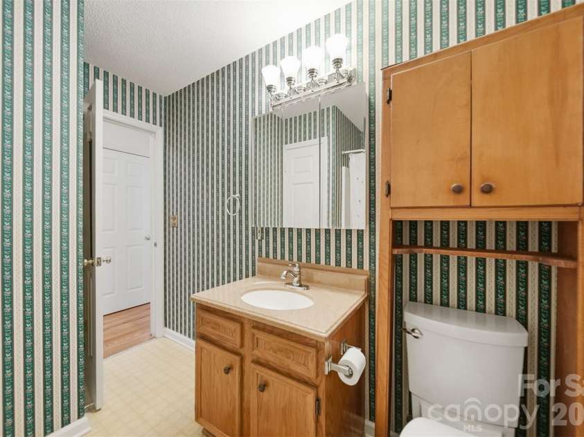 4455 Magnolia Lane, Hudson, NC 28638.  MLS# CAR4375216, YatesRealty ID 16254. 