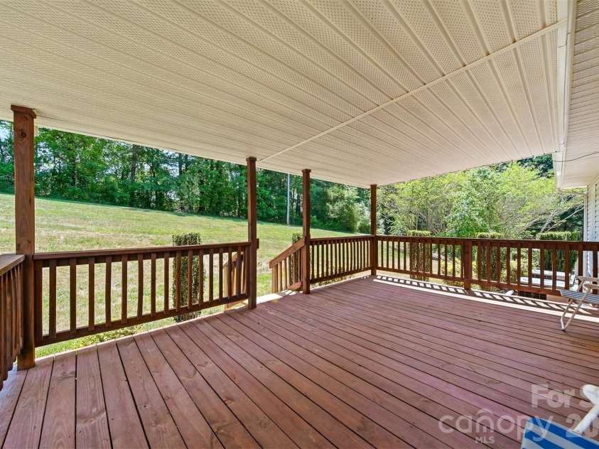 4455 Magnolia Lane, Hudson, NC 28638.  MLS# CAR4375216, YatesRealty ID 16254. 