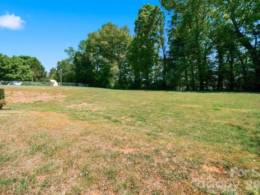 4455 Magnolia Lane, Hudson, NC 28638.  MLS# CAR4375216, YatesRealty ID 16254. 