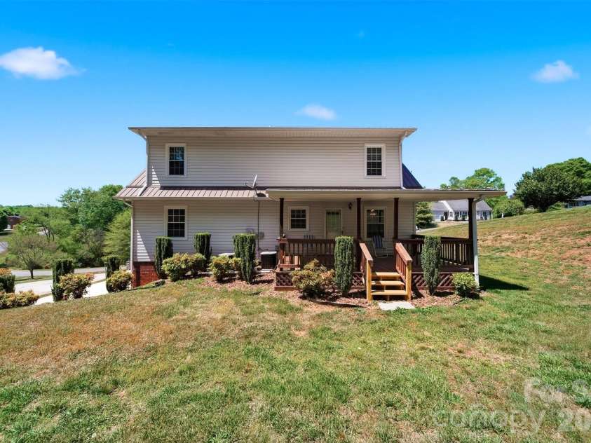 4455 Magnolia Lane, Hudson, NC 28638.  MLS# CAR4375216, YatesRealty ID 16254. 