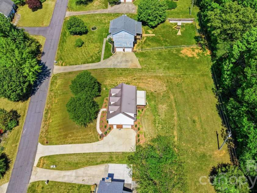 4455 Magnolia Lane, Hudson, NC 28638.  MLS# CAR4375216, YatesRealty ID 16254. 