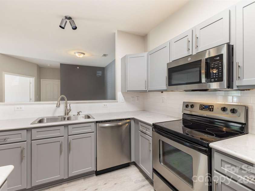 11707 Ridgeway Park Drive, Charlotte, NC 28277.  MLS# CAR4252947, YatesRealty ID 16255. 