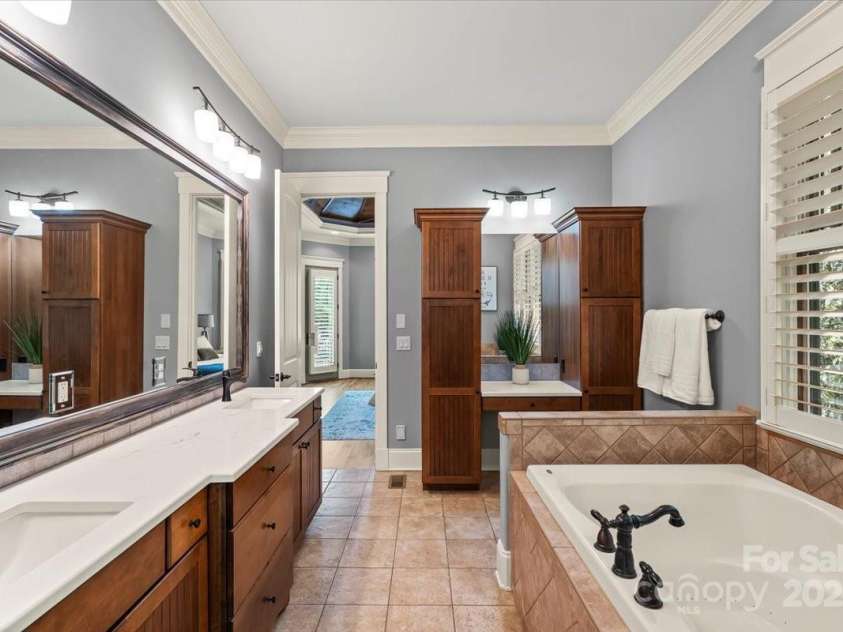 106 Kent Court, Mooresville, NC 28117.  MLS# CAR4262934, YatesRealty ID 16257. Primary bath with large soaking tub, shower and his and hers closets