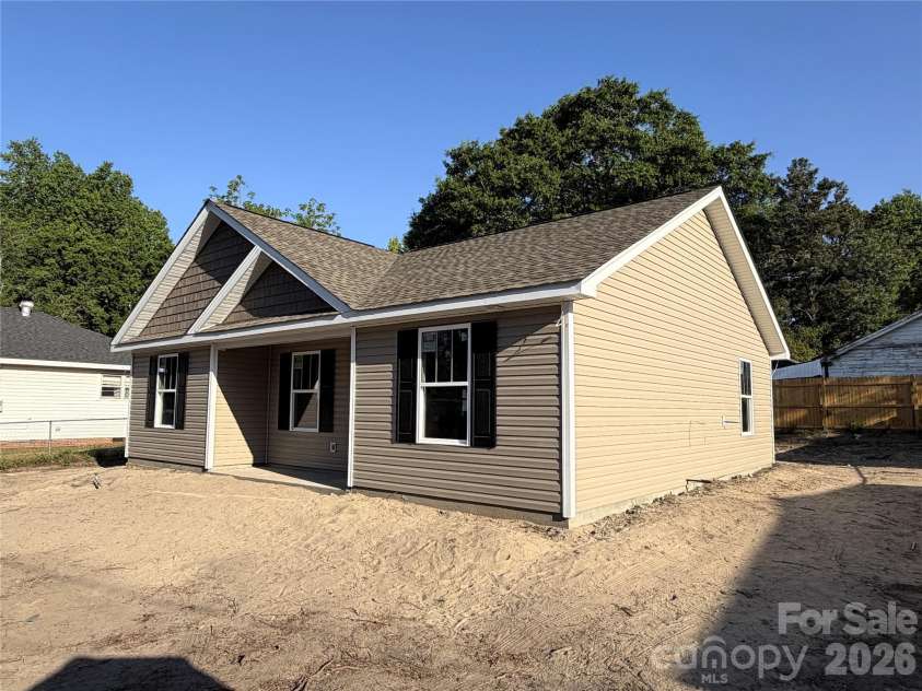 214 3rd Street, Kershaw, SC 29067.  MLS# CAR4375556, YatesRealty ID 16257. 