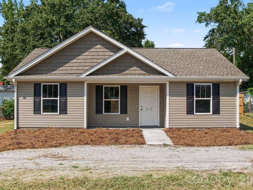 214 3rd Street, Kershaw, SC 29067.  MLS# CAR4424025, YatesRealty ID 16257. 