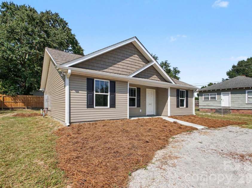214 3rd Street, Kershaw, SC 29067.  MLS# CAR4424025, YatesRealty ID 16257. 