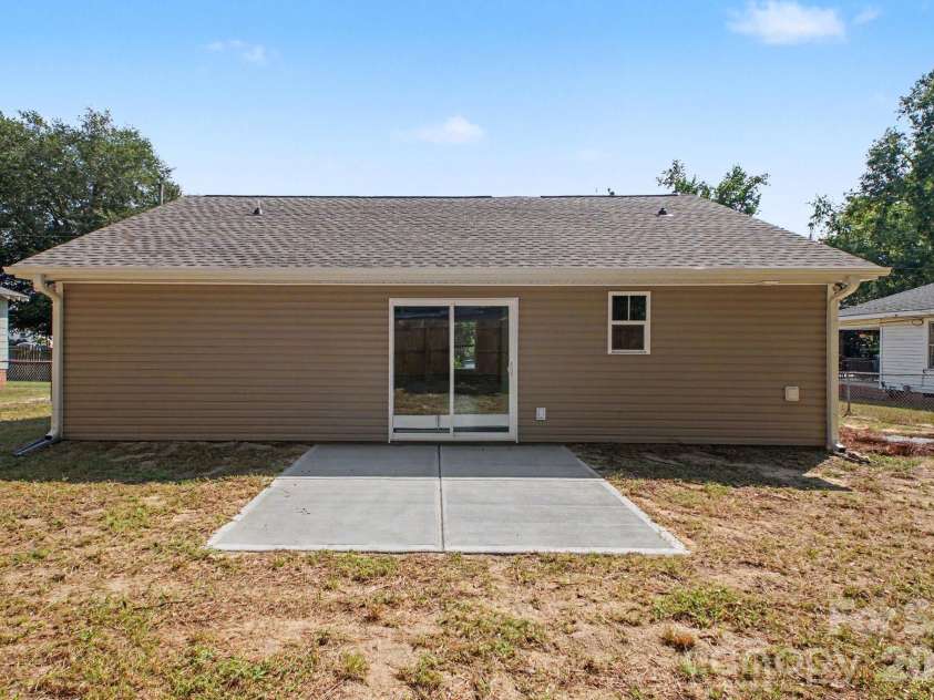 214 3rd Street, Kershaw, SC 29067.  MLS# CAR4424025, YatesRealty ID 16257. 