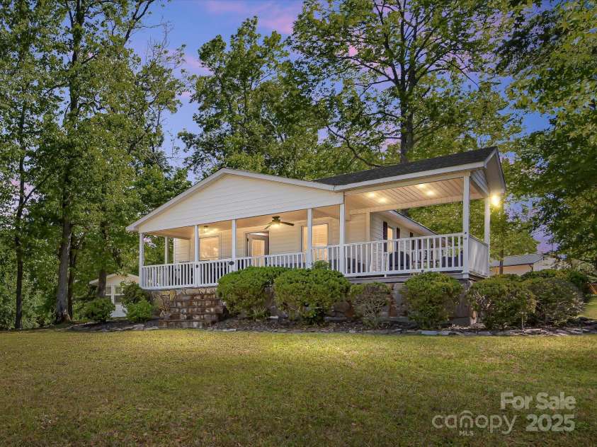 17835 Terryglass Lane, Charlotte, NC 28278.  MLS# CAR4261474, YatesRealty ID 16258. 