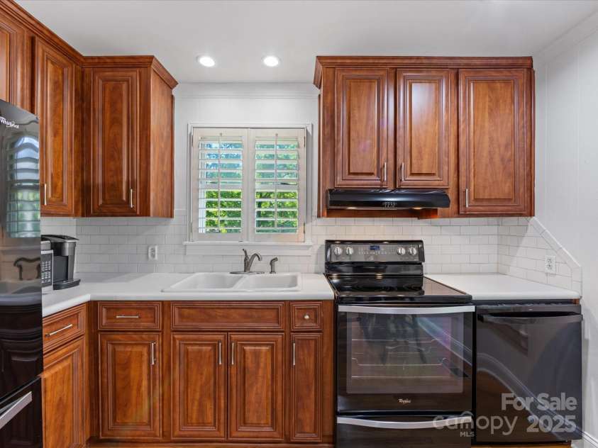 17835 Terryglass Lane, Charlotte, NC 28278.  MLS# CAR4261474, YatesRealty ID 16258. 