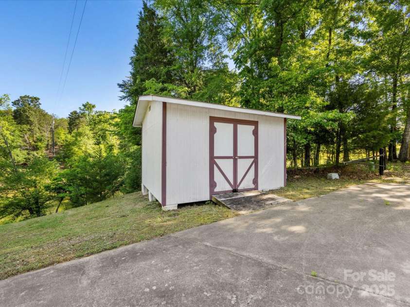 17835 Terryglass Lane, Charlotte, NC 28278.  MLS# CAR4261474, YatesRealty ID 16258. 