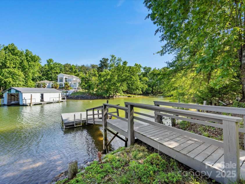 17835 Terryglass Lane, Charlotte, NC 28278.  MLS# CAR4261474, YatesRealty ID 16258. 