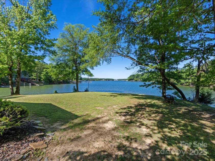 17835 Terryglass Lane, Charlotte, NC 28278.  MLS# CAR4261474, YatesRealty ID 16258. 