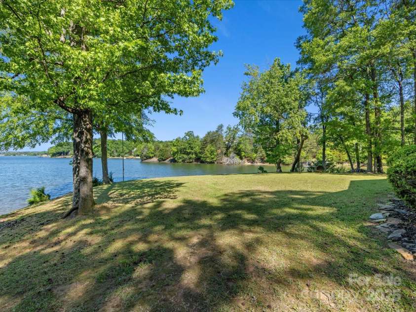 17835 Terryglass Lane, Charlotte, NC 28278.  MLS# CAR4261474, YatesRealty ID 16258. 