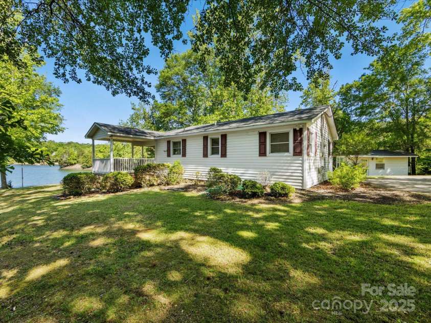 17835 Terryglass Lane, Charlotte, NC 28278.  MLS# CAR4261474, YatesRealty ID 16258. 