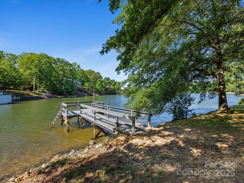 17835 Terryglass Lane, Charlotte, NC 28278.  MLS# CAR4261474, YatesRealty ID 16258. 