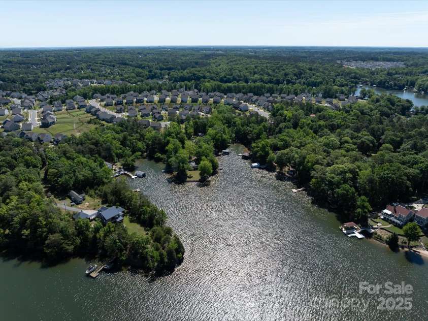 17835 Terryglass Lane, Charlotte, NC 28278.  MLS# CAR4261474, YatesRealty ID 16258. 